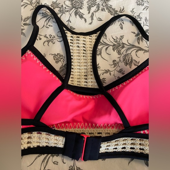 Victoria’s Secret Bikini with Crotchet Detailing Size M/L - Picture 8 of 10